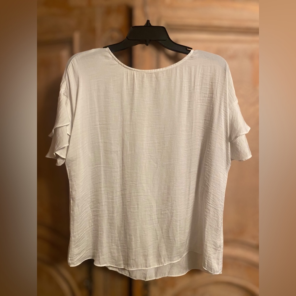 Momni Women’s Large White Blouse Shirt Layered Fluttered Sleeve Zip Detail NWOT